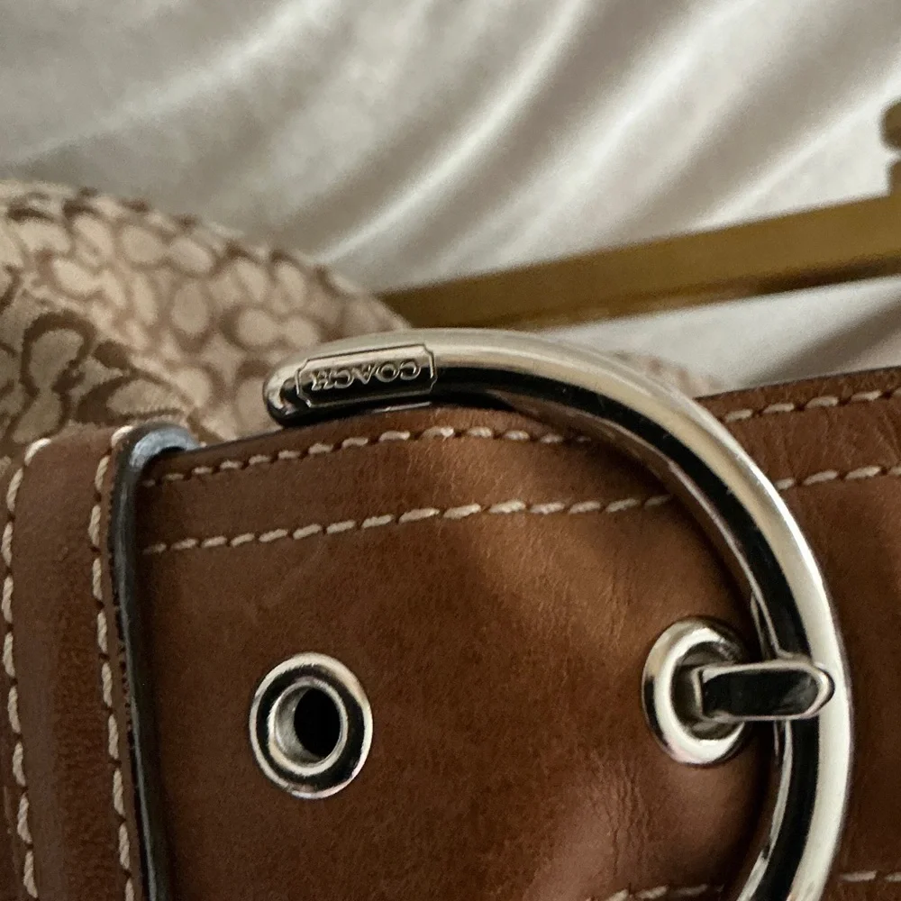 Coach Vintage 2006 Signature Tan & Brown Hobo Shoulder Bag (EUC) 🤩